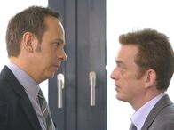 In aller Freundschaft – Steffen Frahm (Moritz Lindbergh, links) gesteht Julius Hellermann (Thomas Huber), dass auch er damals Sabrinas Problemen nicht gewachsen war. Er bittet ihn inständig, professionelle Hilfe in Anspruch zu nehmen, doch dafür muss sich auch Julius dem Problem stellen.