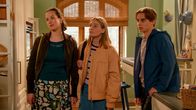 Rote Rosen – Jenny (Luzie Buck), Bella (Alessia Mazzola) und Till (Francesco Oscar Schramm) werden als neue Mitbewohner abgelehnt.