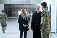 Navy CIS – Ellie Bishop (Emily Wickersham, l.); Leroy Jethro Gibbs (Mark Harmon, r.)