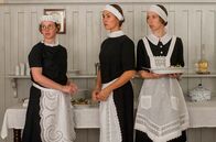 Seebad-Saga – v.l.n.r.: Edith Marie Jensen (Ulla Vejby), Fie Kjaer (Rosalinde Mynster) und Otilia (Merete Maerkedahl)