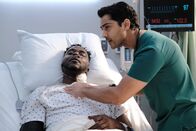 Atlanta Medical – Delandre Harris (King Kedar, l.); Dr. Devon Pravesh (Manish Dayal, r.)