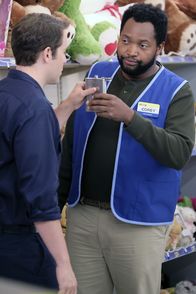 Superstore – Marcus (Jon Barinholtz, l.); Corey (Travis Coles, r.)