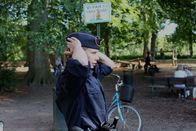 Thin Blue Line – Sowohl im Job als auch Zuhause scheint alles rund um Sara (Amanda Jansson) zu zerbrechen. Doch dann findet Sara einen unerwarteten Hoffnungsschimmer.