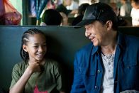 Karate Kid – Zwischen dem Kung Fu-Schüler (Jaden Smith, l.) und seinem Lehrer (Jackie Chan) entwickelt sich eine innige Freundschaft, aus der beide ihre Lehren ziehen ...