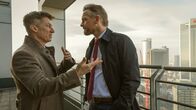 Bad Banks – Quirin Sydow (Tobias Moretti, l.) konfrontiert Investmentchef Gabriel Fenger (Barry Atsma, r.) mit einem schwerwiegenden Verdacht.