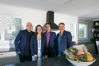 Unser Traumhaus: Umzug oder Umbau? – (v.l.n.r.) Neale Whitaker; Vicki; Andrew Winter; Mark