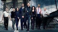 Brooklyn Nine-Nine – v.li.: Charles Boyle (Joe Lo Truglio), Scully (Joel McKinnon Miller), Amy Santiago (Melissa Fumero), Ray Holt (André Braugher), Jake Peralta (Andy Samberg), Rosa Diaz (Stephanie Beatriz), Terry Jeffords (Terry Crews), Hitchcock (Dirk Blocker).