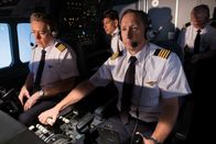 Mayday - Alarm im Cockpit – Die Flugbesatzung im Cockpit des TWA-Flugs 800. (Bildnachweis: Cineflix/Darren Goldstein)