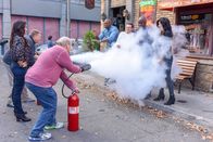Brooklyn Nine-Nine – V.l.: Amy Santiago (Melissa Fumero), Scully (Joel McKinnon Miller), Hitchcock (Dirk Blocker), Terry Jeffords (Terry Crews), Charles Boyle (Joe Lo Truglio), Ray Holt (Andre Braugher), Rosa Diaz (Stephanie Beatriz)