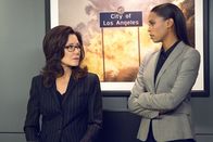 Major Crimes – Sharon Raydor (Mary McDonnell), Amy Sykes (Kearran Giovanni, r.) +++ Die Verwendung des sendungsbezogenen Materials ist nur mit dem Hinweis und Verlinkung auf TVNOW gestattet. +++; Sharon Raydor (Mary McDonnell), Amy Sykes (Kearran Giovanni, r.) +++ Die Verwendung des sendungsbezogenen Materials ist nur mit dem Hinweis und Verlinkung auf TVNOW gestattet. +++