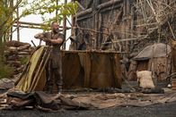 Noah – Gott will der Erde eine Sintflut schicken, die alles Leben vernichtet. Um dennoch den Fortbestand einiger Arten zu sichern, soll Noah (Russell Crowe) eine Arche bauen. Doch als andere Menschen erkennen, dass die Arche ihre einzige Überlebenschance ist, bedrohen sie ihn und seine Familie ...