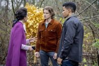 Nancy Drew – (v.l.n.r.) Bess (Maddison Jaizani); Ace (Alex Saxon); Nick (Tunji Kasim)