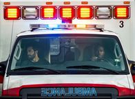 Ambulance – Danny Sharp (Jake Gyllenhaal, l.); Will Sharp (Yahya Abdul-Mateen II, r.)