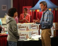 The Middle – Axl (Charlie McDermott, l.); Mike (Neil Flynn, r.)