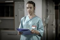 Snow Angels – Die idealistische Kinderkrankenschwester Maria (Maria Rossing) handelt eigenmächtig.