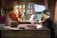 Rudis Rasselbande – Ella (Anna Menzel) und Rudi (Lennart Morgenstern) lieben es, Päckchen zu bekommen. Also wollen sie sich selbst welche schicken.