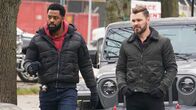 Chicago P.D. – Kevin Atwater (LaRoyce Hawkins, l.) und Adam Ruzek (Patrick John Flueger, r.)