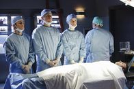 Scrubs - Die Anfänger – (v.li.) Dave Franco (Cole Aaronson), Michael Mosley (Drew Suffin), Kerry Bishé (Lucy Bennett).
