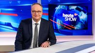 heute-show – Oliver Welke im Studio.