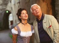Hofrat Geiger – Mariandl Mühlhuber (Birgit Stauber), Hofrat Dr. Martin Geiger (Peter Weck).