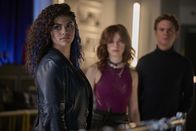 Gotham Knights – (v.l.n.r.) Harper Row (Fallon Smythe); Duela (Olivia Rose Keegan); Turner Hayes (Oscar Morgan)