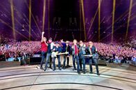 Udo Lindenberg & das Panikorchester: 50 Jahre Rock'n'Roll in der bunten Republik – Im Jahr 1996 formierte sich wieder der „alte Kern der Gang“ und begleitet seitdem Lindenberg auf seinen Tourneen, so auch 2022 in der Barclays Arena in Hamburg.