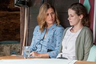Der Bergdoktor – Christina (Morgane Ferru, l.) ist enttäuscht und entsetzt über Sandras (Anja Knauer, r.) Entscheidung.