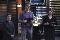 Navy CIS: L.A. – Ein neuer Fall beschäftigt Hetty (Linda Hunt, l.), Eric (Barrett Foa, M.) und Nell (Renée Felice Smith, r.) ...