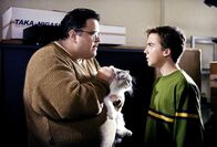 Malcolm mittendrin – Craig (David Anthony Higgins, li.) hat Malcolm (Frankie Muniz) mit einer Lüge zu sich gelockt.