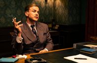 KinoFestival im Ersten: Schachnovelle – Der Gestapo-Offizier Böhm (Albrecht Schuch) gibt sich kultiviert.