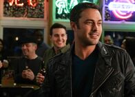 Chicago Fire – Entspannt:Taylor Kinney als Kelly Severide (Copyright SRF/NBC Universal)