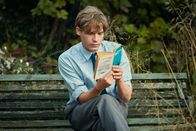Am Strand – Edward Mayhew (Billy Howle)