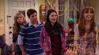 iCarly – v.li.: Sam Puckett (Jennette McCurdy), Freddie Benson (Nathan Kress), Carly Shay (Miranda Cosgrove), Nora Dershlit (Danielle Morrow)
