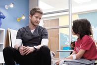 Atlanta Medical – Atlanta Medical Staffel 2 Folge 5 Ernsthftes Gespräch: Evan Whitten als Henry Barnett, Matt Czuchry als Conrad Hawkins Copyright: SRF/Twentieth Century Fox Film Corporation