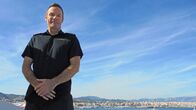 Mega Shippers - Die Cargo-Profis – In Palma de Mallorca wird die Luxusyacht La Dea Zwei auf ein Frachtschiff gehoben und unter dem Kommando von Simon Kenion weitertransportiert.