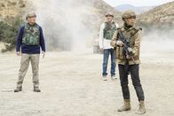 Navy CIS – Jack Sloane (Maria Bello, r.) und das Team sollen Senator Phillips (James Morrison, l.) nach einem Schicksalsschlage wieder sicher von Afghanistan zurück nach Hause bringen, doch Unbekannte scheinen dies verhindern zu wollen ...