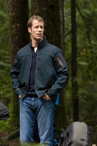 EUReKA - Die geheime Stadt – Ein ganz besonderer Camping-Ausflug: Carter (Colin Ferguson) ...