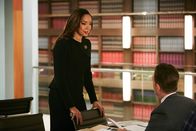 Suits – Jessica (Gina Torres) kann Harveys (Gabriel Macht) Wut über den von Louis begangenen Fauxpas verstehen. Doch sie hofft auf eine Aussprache der beiden zum Wohle der Kanzlei.
