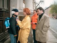 In aller Freundschaft – Jakob Heilmann (Karsten Kühn) geht zu den Thomanern. Mit Roland Heilmann (Thomas Rühmann), Pia Heilmann (Hendrikje Fitz) Alina Heilmann (Alissa Jung).