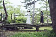 Die Taschendiebin – L-R: Die schöne Lady Hideko (Kim Min-hee) scheint alles zu haben, wovon Sook-Hee (Kim Tae-ri) nur träumen kann.