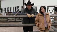 Yellowstone – John Dutton (Kevin Costner) und Monica Dutton (Kelsey Asbille)