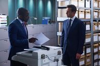 Suits – Alex (Dulé Hill), ein Freund von Harvey (Gabriel Macht), tritt der Kanzlei bei. Dieser Neuzugang verändert die Dynamik im Team der Firma.