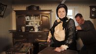Lenchen Demuth und Karl Marx – SR Fernsehen SAARTHEMA - ZUM 200. GEBURTSTAG VON KARL MARX, "Lenchen Demuth und Karl Marx" Uhr. Alice Hoffmann als altes Lenchen