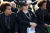 Baskets – (v.l.n.r.) Cody (Garry Clemmons); Christine Baskets (Louie Anderson); Logan (Jason Clemmons)