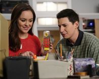 The Goldbergs – Erica Goldberg (Hayley Orrantia), Geoff Schwartz (Sam Lerner).