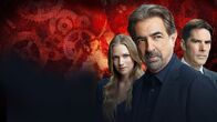 Criminal Minds – (11. Staffel) - Ein starkes Team, das jeden Serientäter zur Strecke bringt: Aaron Hotchner (Thomas Gibson, r.), David Rossi (Joe Mantegna, M.) und Jennifer 'JJ' Jareau (AJ Cook, l.) ...
