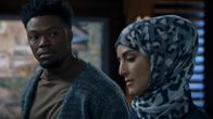 Navy CIS: L.A. – Devin Roundtree (Caleb Castille, l.); Special Agent Fatima Namazi (Medalion Rahimi, r.)