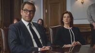 Bull – Dr. Jason Bull (Michael Weatherly, l.); Rebecca Hall (Stephanie Kurtzuba, r.)