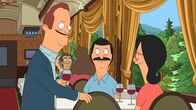 Bob's Burgers – Nehmen an einer Weinprobe teil, während die Kinder versuchen, das Bordrestaurant zu überfallen: Bob (M.) und Linda (r.) ...