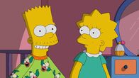 Die Simpsons – Als sich Homer beim Einkaufen für eine neue Milchmarke entscheidet, kommen Lisa (r.) und Bart (l.) vorzeitig in die Pubertät, da diese voller Hormone ist ...